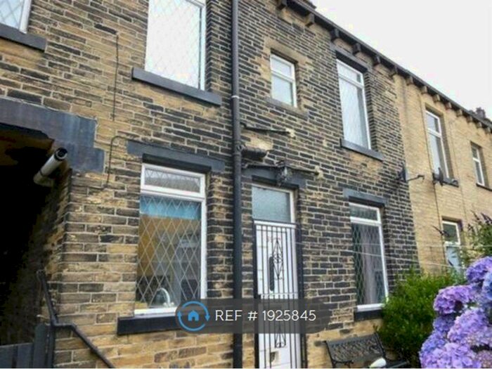 2 Bedroom Terraced House To Rent In New Hey Road, Bradford, BD4