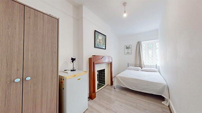 1 Bedroom Property To Rent In Donnington Road, Brondesbury, NW10