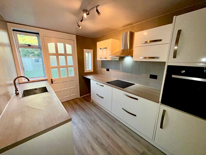 3 Bedroom Flat To Rent In Quarrybrae Street, Glasgow, G31