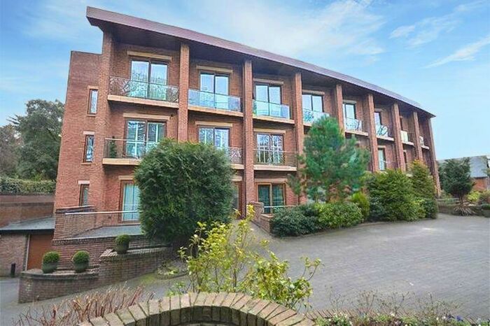 3 Bedroom Flat For Sale In Yew Tree Road, Calderstones, Liverpool, L18