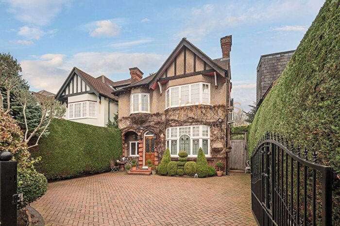 5 Bedroom Property For Sale In Flower Lane, Mill Hill, London, NW7