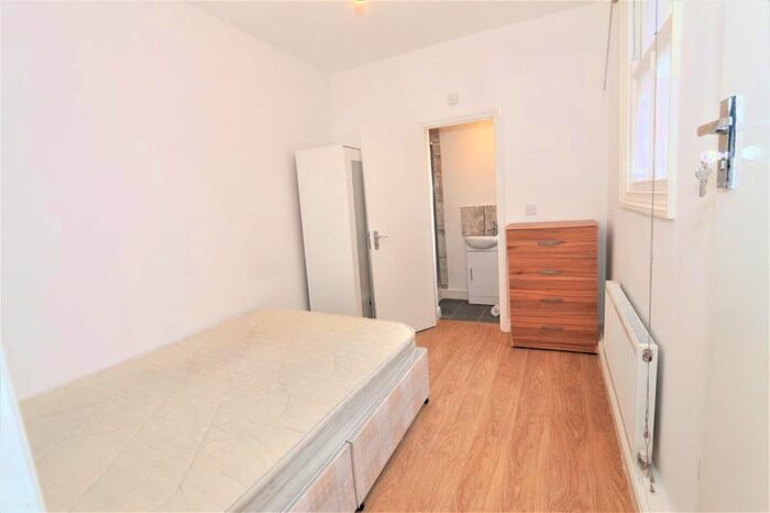 Property To Rent In Lymington Avenue, London, N22