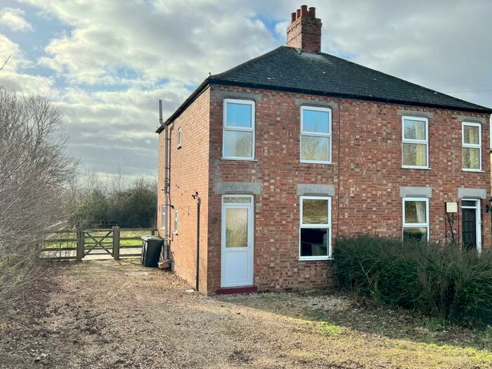 2 Bedroom House To Rent In Hallfield Terrace, Stuntney, CB7