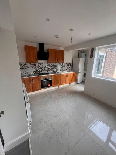 4 Bedroom End Of Terrace House To Rent In Oval Road South, Dagenham, RM10