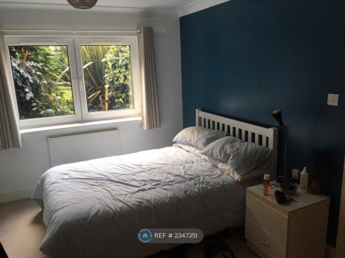 2 Bedroom Flat To Rent In Clarendon Court, Morden, SM4
