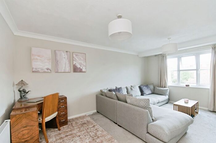 2 Bedroom Flat For Sale In Hudson Close, Eastbourne, BN23