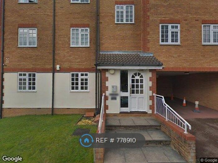 2 Bedroom Flat To Rent In Beckenham, Kent, BR3