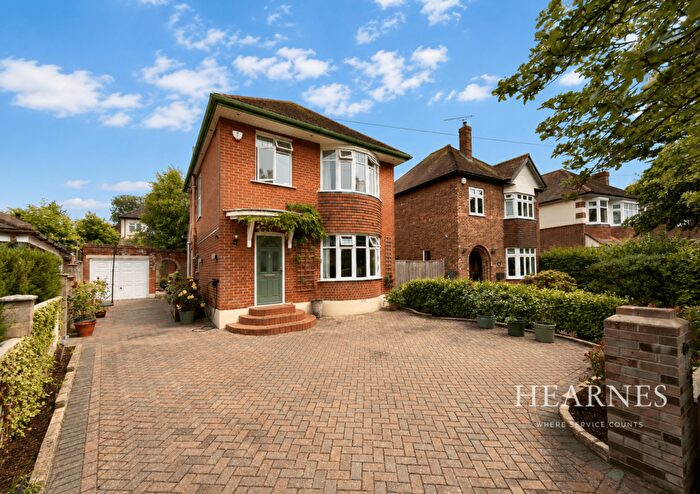 3 Bedroom Detached House For Sale In Wordsworth Avenue, Bournemouth, BH8