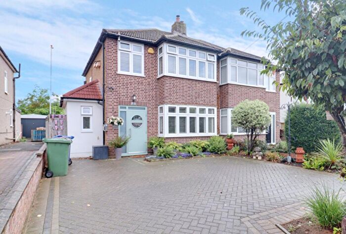 3 Bedroom Semi-Detached House For Sale In Purfleet Road, Aveley, RM15