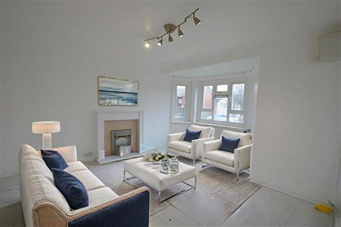2 Bedroom Apartment To Rent In Chingford Lane, Woodford Green, IG8