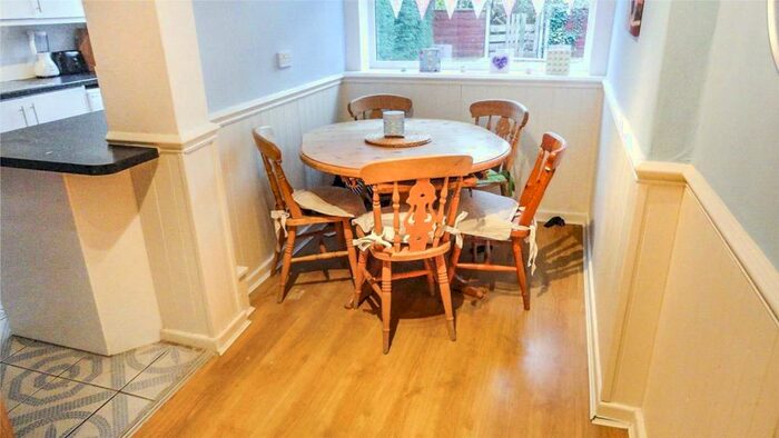 4 Bedroom Semi-Detached House To Rent In Hove Drive, Fallowfield, M14