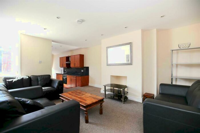 6 Bedroom Property To Rent In Lavender Gardens, Newcastle Upon Tyne, NE2