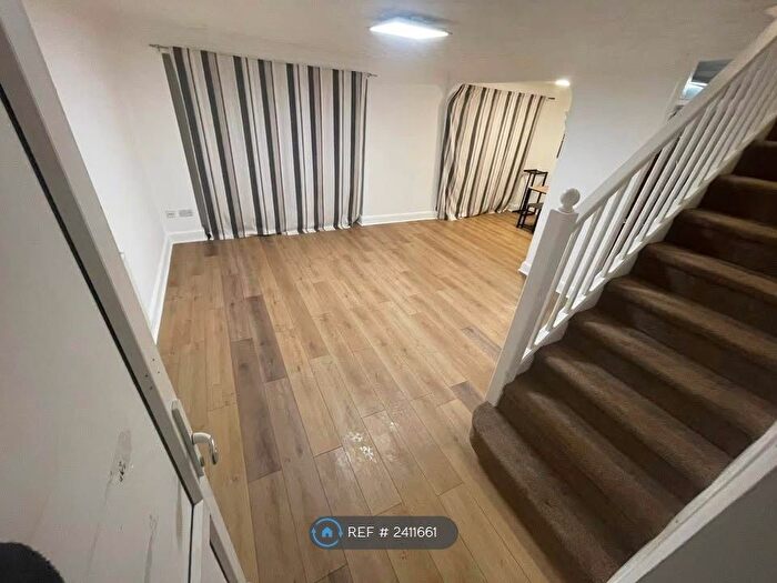 3 Bedroom End Of Terrace House To Rent In Queensland Drive, Colchester, CO2