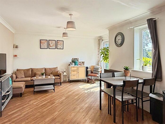 2 Bedroom Flat For Sale In Tayberry Close, Red Lodge, IP28