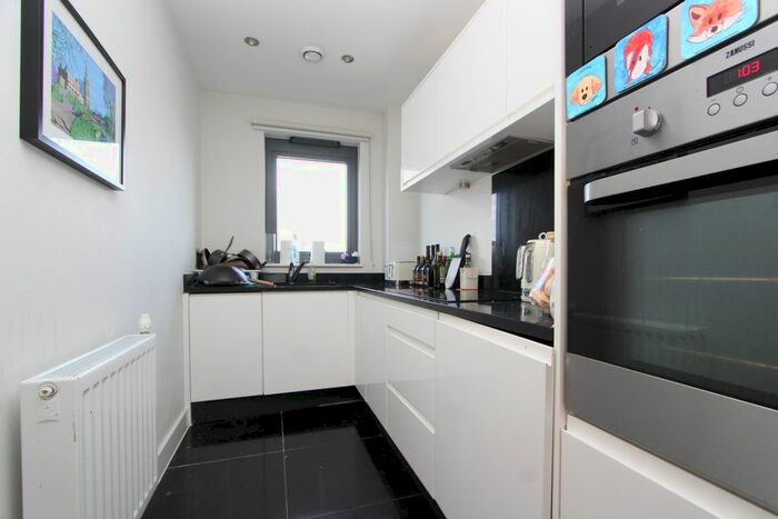 2 Bedroom Flat To Rent In Hythe House, Finsbury Park, N4