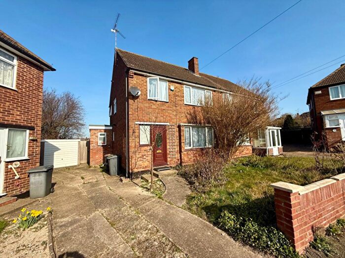 3 Bedroom Semi-Detached House To Rent In Cotswold Gardens, Luton, LU3