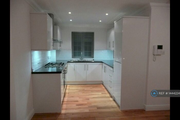 1 Bedroom Flat To Rent In High Street, Beckenham, BR3