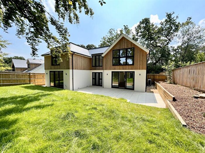 4 Bedroom Detached House For Sale In North Leigh Lane, Wimborne, BH21