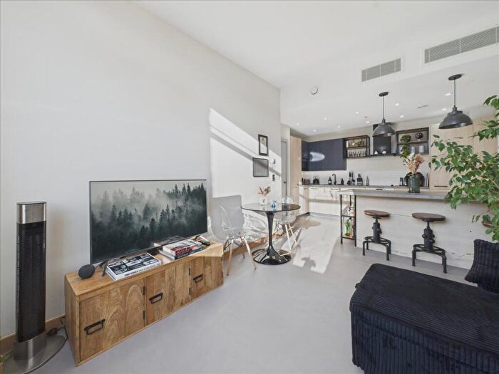 1 Bedroom Apartment For Sale In Bentley Road, De Beauvoir Town, N1