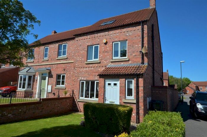 4 Bedroom Semi-Detached House To Rent In Moorland Way, Sherburn In Elmet LS25