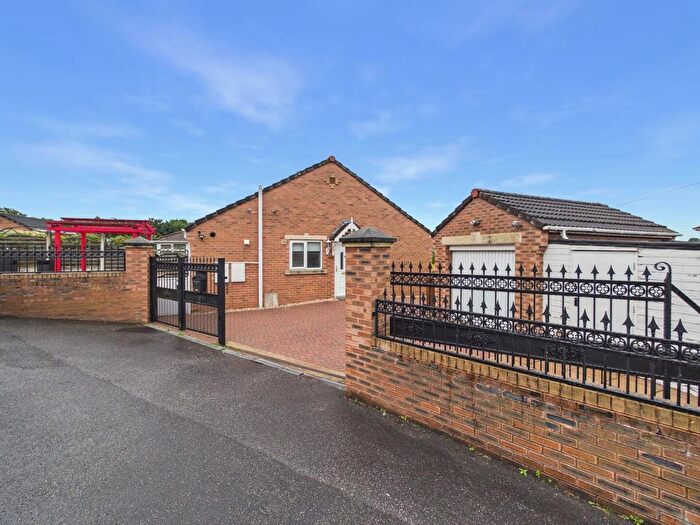 2 Bedroom Semi Detached Bungalow For Sale In Queensway Place, Pontefract, WF8
