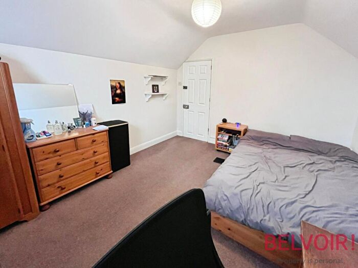 3 Bedroom Town House To Rent In Teversal Avenue, Lenton, NG7