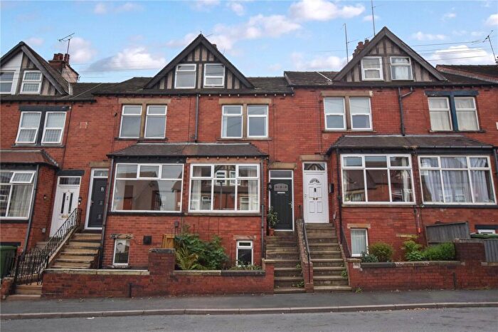 3 Bedroom Terraced House For Sale In Granny Avenue, Churwell, Morley, Leeds, LS27