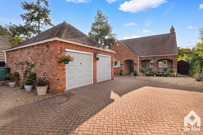 3 Bedroom Bungalow For Sale In Alcester Road, Harvington, Evesham, WR11