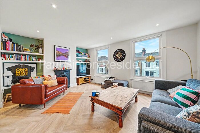 3 Bedroom Flat For Sale In Lothair Road South, Harringay, London, N4