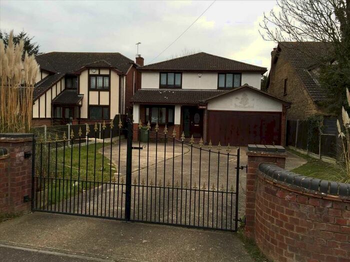 4 Bedroom Detached House To Rent In Detached Family Home, Hornchurch, RM11