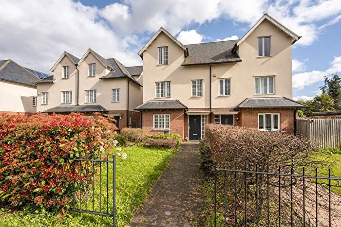 2 Bedroom Terraced House For Sale In County Gardens, Isleworth, TW7