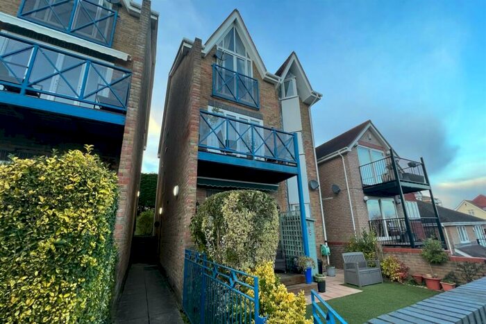 2 Bedroom Flat To Rent In Poole, BH15