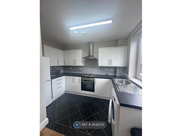 2 Bedroom Flat To Rent In Gladstone Court, Liverpool, L8