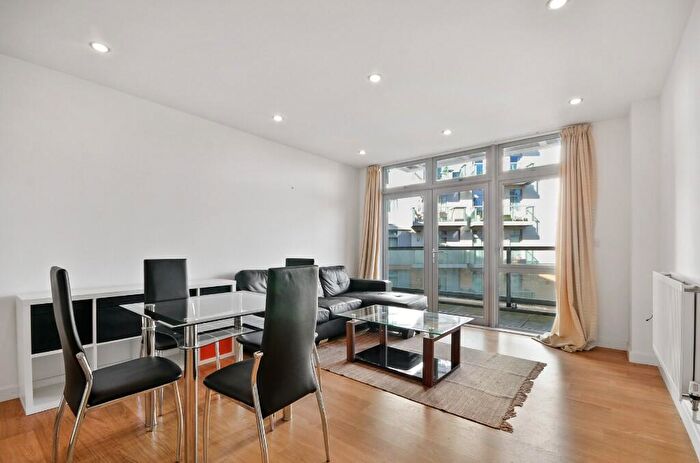 2 Bedroom Apartment To Rent In Salton Square, London, E14