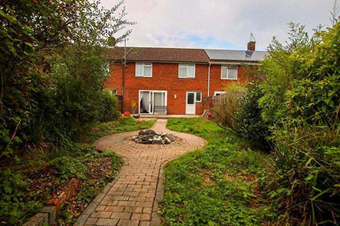 3 Bedroom Terraced House For Sale In Millbrook, Southampton, SO16