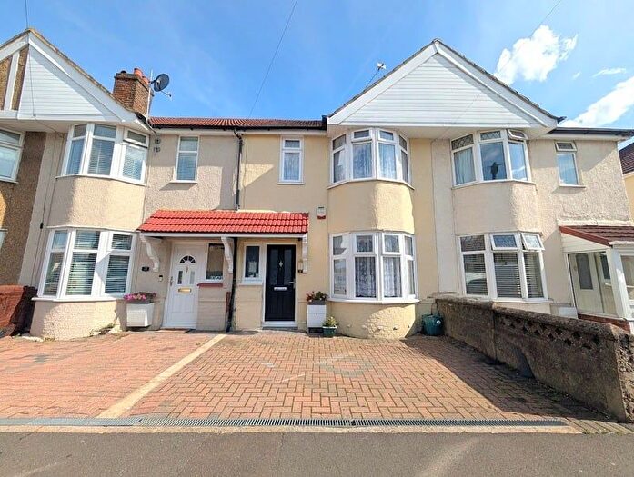 3 Bedroom Terraced House For Sale In Sunningdale Avenue, Feltham, TW13