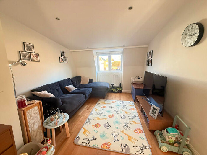 2 Bedroom Flat For Sale In Goring Road, Worthing, BN12