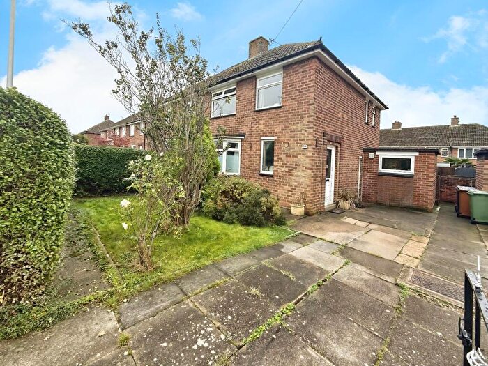 3 Bedroom Semi-Detached House For Sale In Lisburn Grove, Grimsby, Lincolnshire, DN33