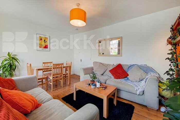 3 Bedroom Town House To Rent In Mitford Road, Archway, N19