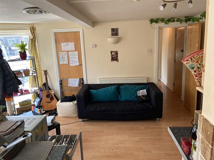 2 Bedroom Flat To Rent In Albany Road, Roath, CF24