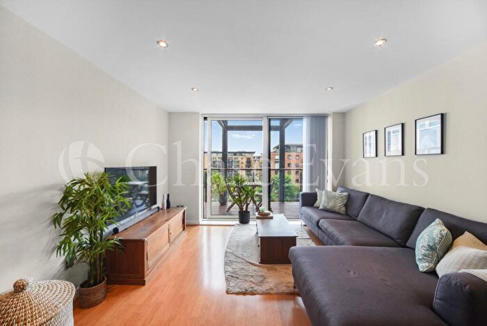 2 Bedroom Flat For Sale In Berglen Court, Limehouse Basin, Branch Road, Limehouse, London, E14