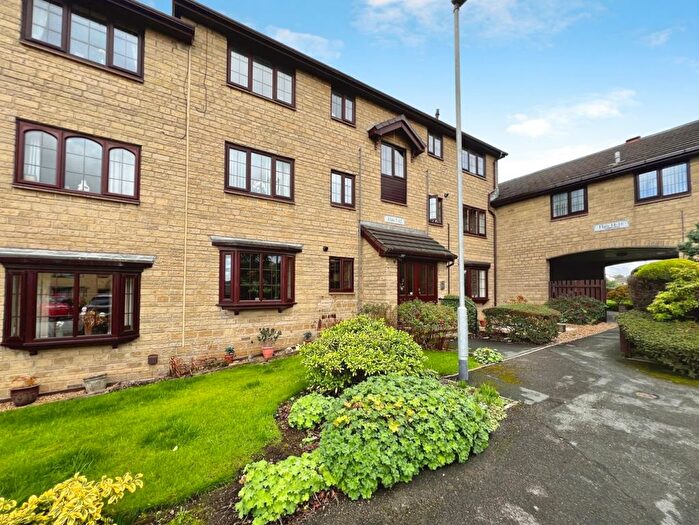 2 Bedroom Flat For Sale In Tay Court, Bradford, BD2