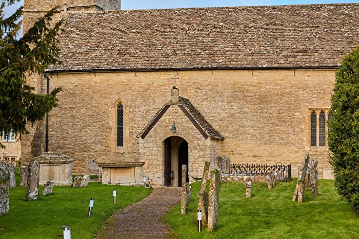 2 Bedroom Detached Bungalow For Sale In Manor Road, Ducklington, OX29