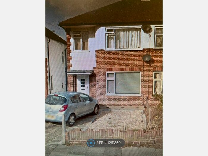 3 Bedroom Semi-Detached House To Rent In Long Drive, Ruislip, HA4