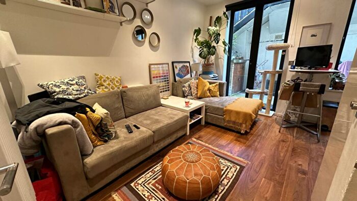 2 Bedroom Flat To Rent In Burder Road, Dalston, N1