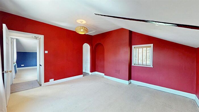 2 Bedroom Detached House For Sale In Thornbury Road, Isleworth, TW7