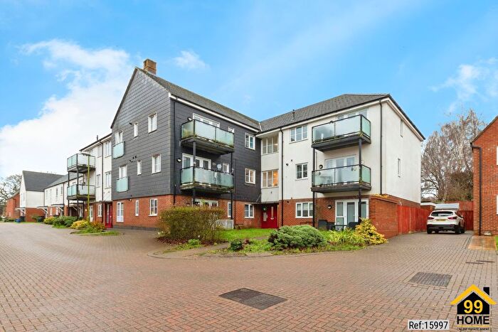 2 Bedroom Flat For Sale In Spencer, Stevenage, SG2