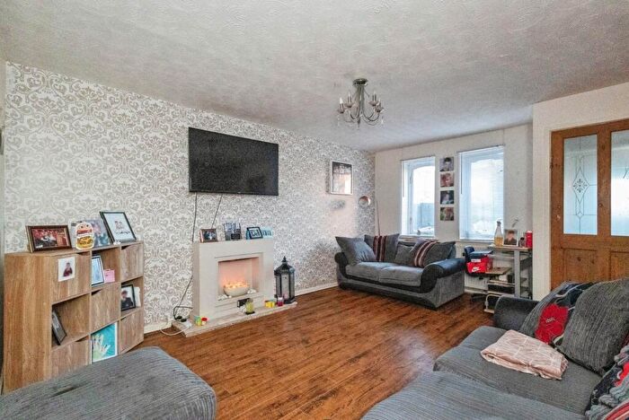 3 Bedroom Mews For Sale In Wells Court, Dukinfield, Cheshire, SK16