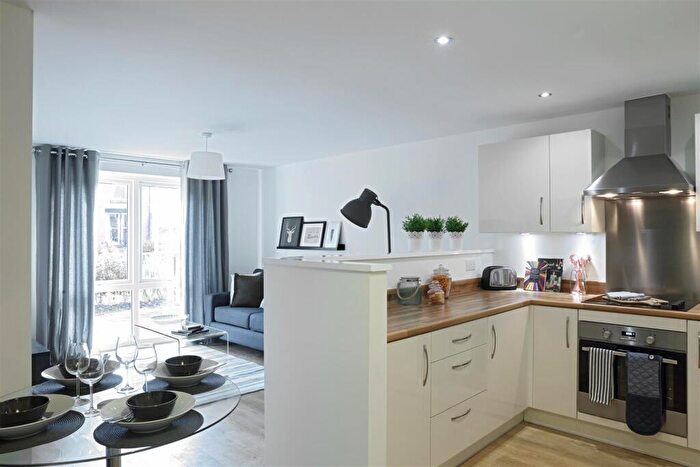 2 Bedroom Apartment To Rent In Petal Court, Worsley, M28