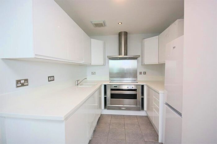 2 Bedroom Flat To Rent In Kingsway, North Finchley, N12